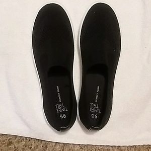 NWOT Slip on Sneakers size 9.5